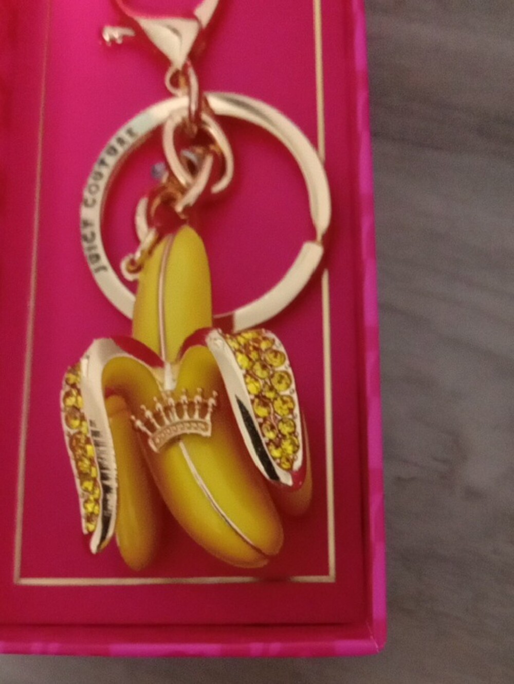 Juicy Couture Yellow Enamel Banana Charm Keyring with Gold Hardware - Picture 4 of 4